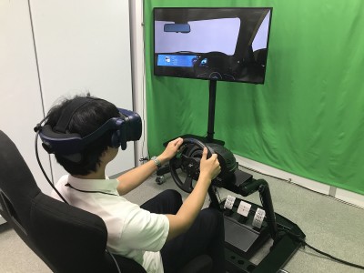 VRシミュレータの活用で自動車用コックピットHMIの開発を効率化