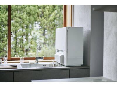 2人分の食器とフライパンなどの調理器具をまとめて洗える、タンク式の卓上型食器洗い乾燥機「NP-TSP2」を発売