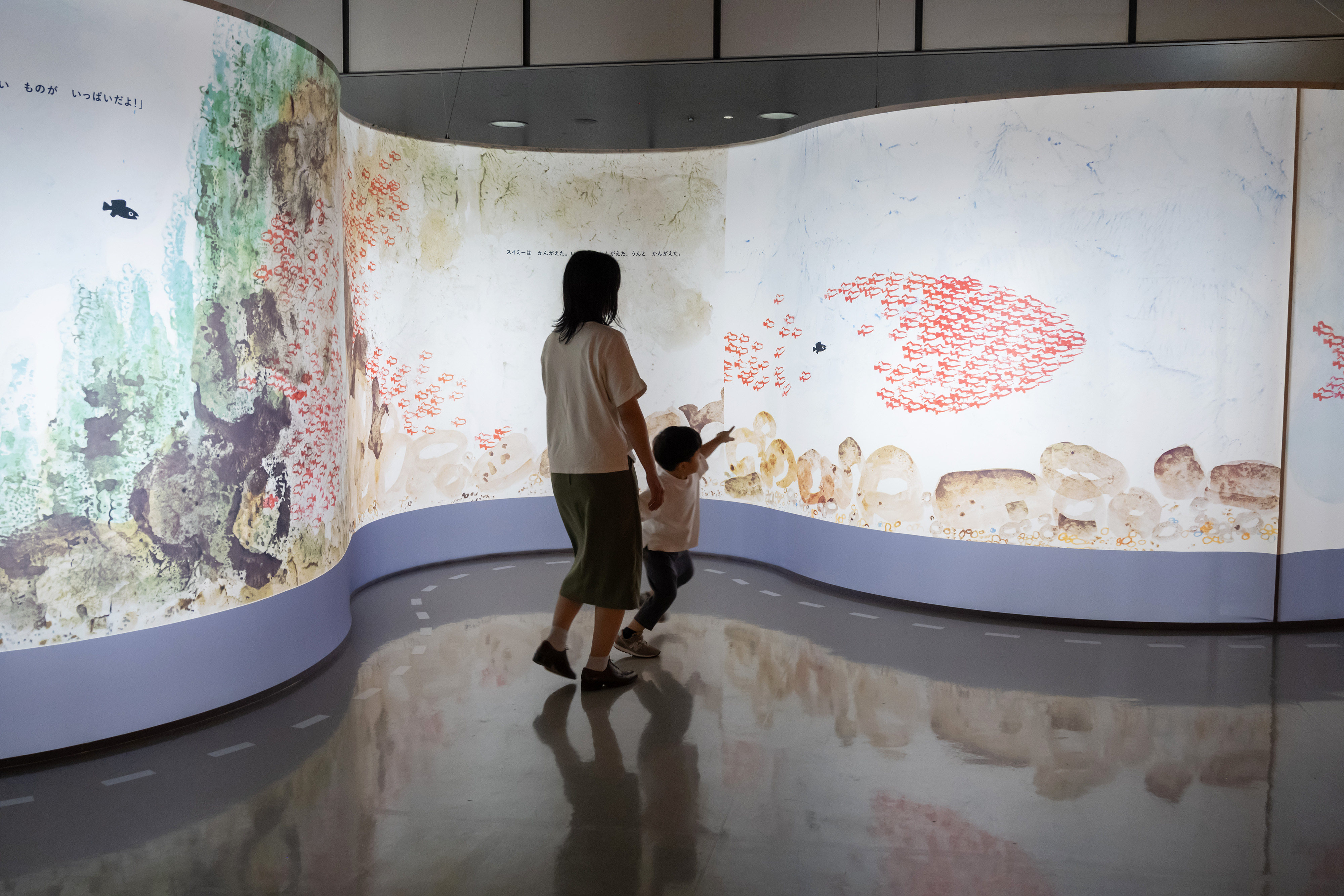 明日7/5ヒカリエホール（渋谷）で開幕！「レオ・レオーニの絵本づくり展」限定ステッカーやコラボメニューも！