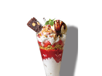 オーストリア・ウィーンの老舗カフェで、冷たいご褒美を片手にひと休み。夏季限定パフェ「ショコラーデンベッヒャー」