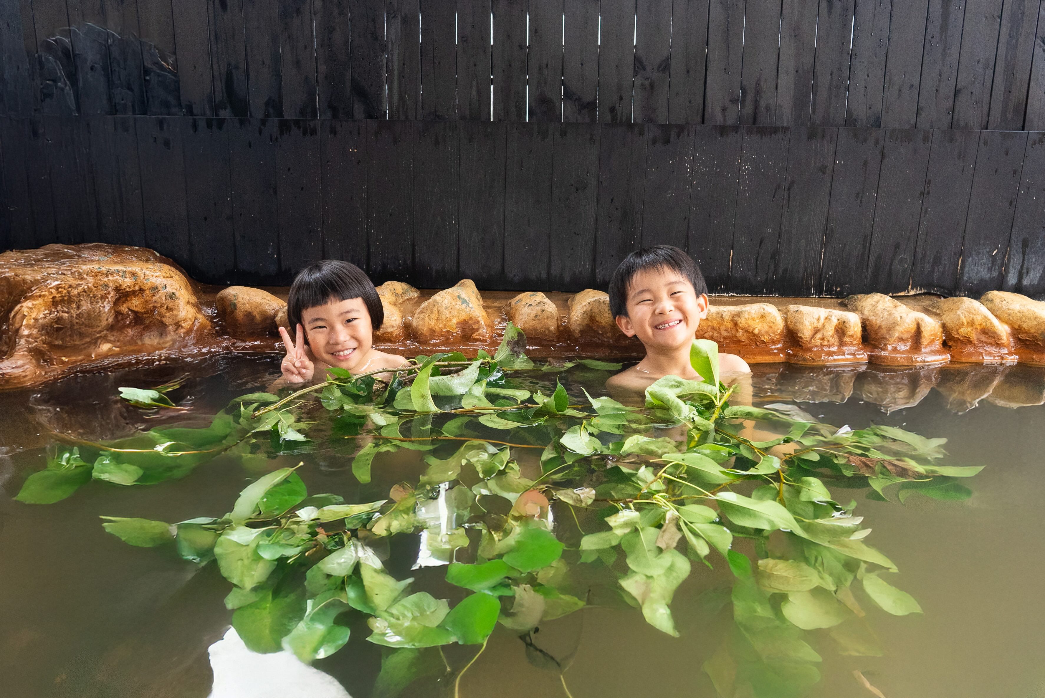埼玉の名産品・梨と温泉のコラボ。おふろcafe 白寿の湯にて「梨の葉風呂」を開催。今だけの梨を使ったデザートも提供