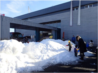 雪のない熊谷に雪がやってくる！　おふろcafe ハレニワの湯で楽しむ雪遊び『ハレニワ ちびっこ雪広場』