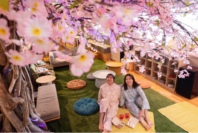 おふろcafe utataneで、花粉症の人も楽しめるインドアお花見がスタート！　埼玉県の人気いちご「あまりん」を使ったピクニックセットや限定メニューの提供も。