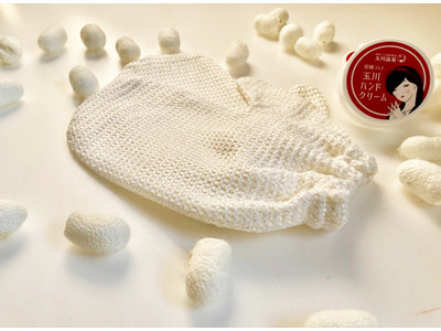 昭和レトロな温泉銭湯玉川温泉にて、秩父繭を100%使用したおふろで使えるオリジナル絹手袋を販売開始