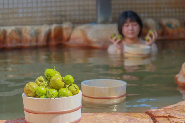 地元・神川町の摘果梨を活用。おふろcafe白寿の湯にて「摘果梨・梨の葉風呂」を開催