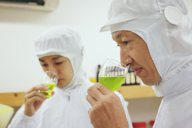 新しい「緑果」の味を求めて小豆島ならではの“農業の可能性”を追究して作った「小豆島産 緑果オリーブオイル」