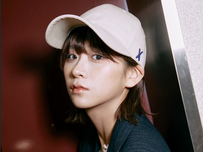 モデル/女優/ソロアーティストとしても活動する「金子みゆ」と韓国発ヘッドウェアブランド「VARZAR（バザール）」の限定カラーキャップが60％にて発売！