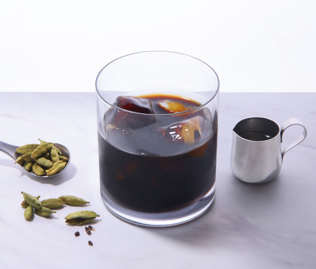 上島珈琲店がコーヒーの可能性に挑戦。ダブルネルドリップコーヒーをオン・ザ・ロックで楽しむ新体験メニュー『WND QUEEN ダブルネルドリップクイーン』＜8店舗限定＞を8月7日に期間限定で新発売！