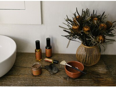 ハーブをオイルに漬けて成分を抽出したインフューズドオイルを配合したオーガニックコスメ「URB APOTHECARY（アーブアポセカリー）」が初登場