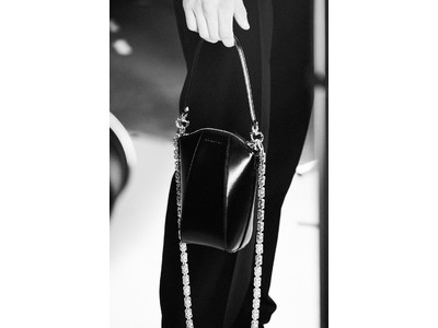 ジバンシィがマシュー・M・ウィリアムズによるアンティゴナの新作を発売