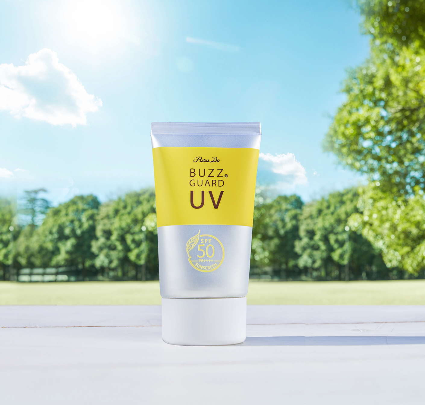 【SPF50】×【レモンユーカリ含有成分（※1）をカプセル化】。夏の外敵（※2）をダブルブロックする「バズ ガードUV」。ブロック効果アップで、ムシ暑い夏でもさらに快適に！