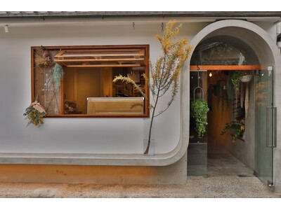 「花×カフェ×フレンチトースト」花とともに味わう“ふわとろ”フレンチトースト