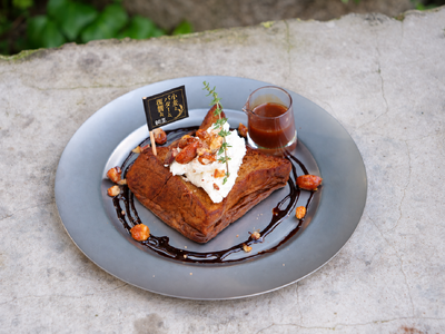 ドラマ「小麦とバターと復讐と」×「パンとエスプレッソと」期間限定コラボを開催！“ほろ苦い”復讐と“甘い”幸せを一皿に。物語の世界観を再現した特別なコラボメニューを提供！