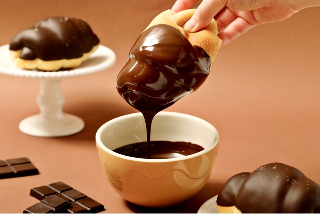 【流行ハイブリッド塩パン】「ハートブレッドアンティーク」より“カリッじゅわ~”な塩パン×チョコの甘じょっぱさを楽しめる『チョコ塩パン』が新登場!香ばしさがクセになる『プレッツェル塩パン』も同日発売!