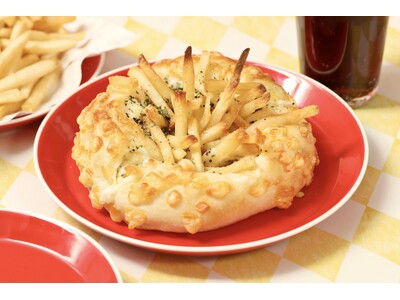 とろけるチーズ×“山盛り”フライドポテトの圧倒的ビジュアル！惣菜パン人気No.1商品が5月限定仕様に！「...