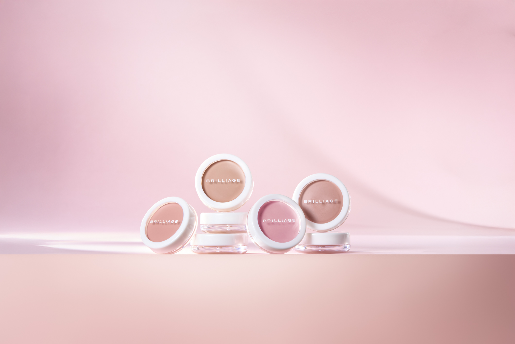 大人気のカモフラージュ　コンシーラーチークに新色が登場！自然なツヤと血色、カバーを叶え、“魅せる頬”に。