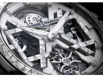 ユリス・ナルダン　211片のホワイトシェイド、手元から放たれる爆発的な光