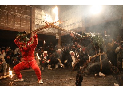 幸せの火の粉を浴びよう!天念寺の伝統的な火祭り「修正鬼会」の再現&伝統芸能ライブを開催(11/30・大分...