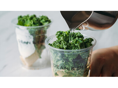 【DEAN & DELUCA】野菜と果実を重ねた2色のベジスムージー