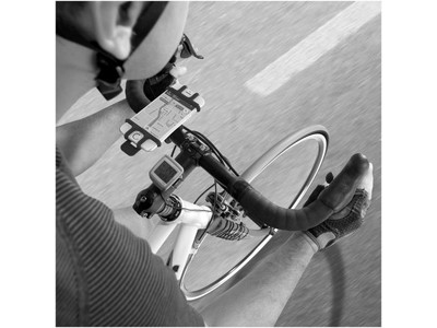 Celly EASYBIKE | イタリアCelly社のシリコン製スマートフォン・マウント登場！自転車、バイクに簡単に取り付け、取り外しOK。フォーカルポイントから。