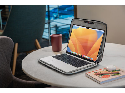 Twelve South SuitCase for MacBook (M1) | デザインはシンプルかつ最小限。使いやすさは最大限。