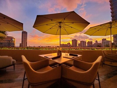 【ハワイ・ワイキキのSunset Dinner】The Ritz-Carlton Residences,...