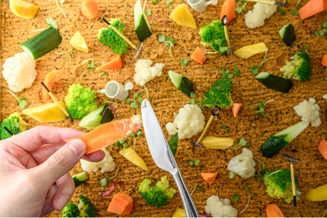 畑をそのまま食べる体験。10月1日～、神戸北野ノスタ内の「Kitano Grill & Bar」で秋の新コンテンツが加わったベジタブルビュッフェ開始