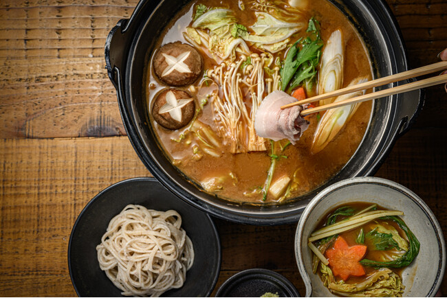 丹波篠山の味を神戸で再現。老舗『近又』監修のぼたん鍋×更科そば特別コースを期間限定提供(神戸三宮　正家 生田新道店)