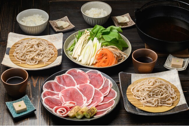 歴史情緒あふれる丹波篠山で味わう、十割そばとかも鍋。一休庵 にて予約限定「感謝祭コース」が5月18日(月)よりスタート