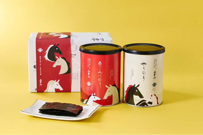 新年の挨拶は「うまくいく」の想いを添えて山本山、絵巻物のような美しさの冬季限定「2026年干支缶」登場