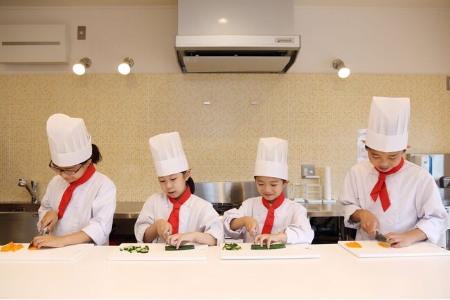 料理って楽しい！親子で学ぶ食育イベントを開催!!　レストランCassoloにて「何度でもつくりたくなる！小学生からの料理のきほん」出版記念