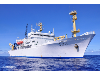 いちご よこすかポートマーケット「横須賀朝市」（1月24日、25日開催）JAMSTEC海洋地球研究船「み...