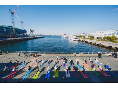 海沿いのオープンモール「MARINE & WALK YOKOHAMA」でSHONAN BEACH YOGAによる8回目のヨガイベント「MARINE YOGA」が10/26(土)-27(日)に開催決定！