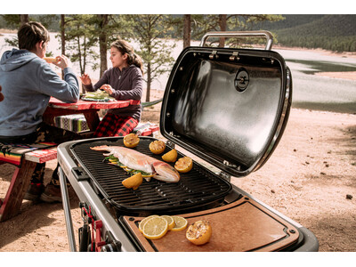 米国発BBQ グリルブランドWeber(R)ポータブルガスグリル「Weber Traveler(R)」 新製品発売