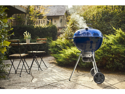 アウトドア・グリルを極める「WEBER MASTER TOUCH OCEAN BLUE」登場