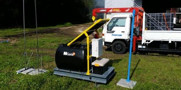 家畜伝染病防止に。簡易車両消毒ゲート M gate シリーズに電源不要の太陽光発電タイプもラインナップ