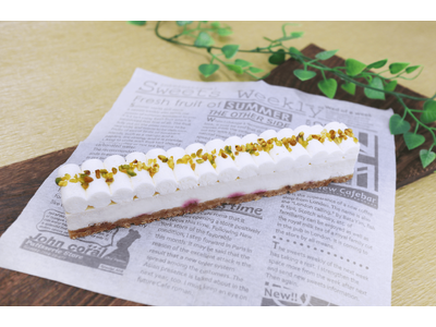 一般的なチーズケーキと比較し糖質約60％オフ！なめらかな口溶けのレアチーズと濃厚な味わいのベイクドチーズが同時に楽しめる「低糖質 濃厚ダブルチーズケーキ」が2023年12月19日に新登場！