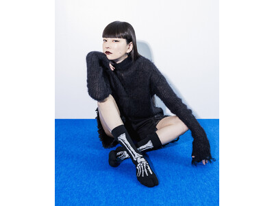 好評を博している秋元梢 × Tabioコラボの新作タビソックスが登場3/28(土)に表参道ヒルズ店でツーショット撮影会も実施！