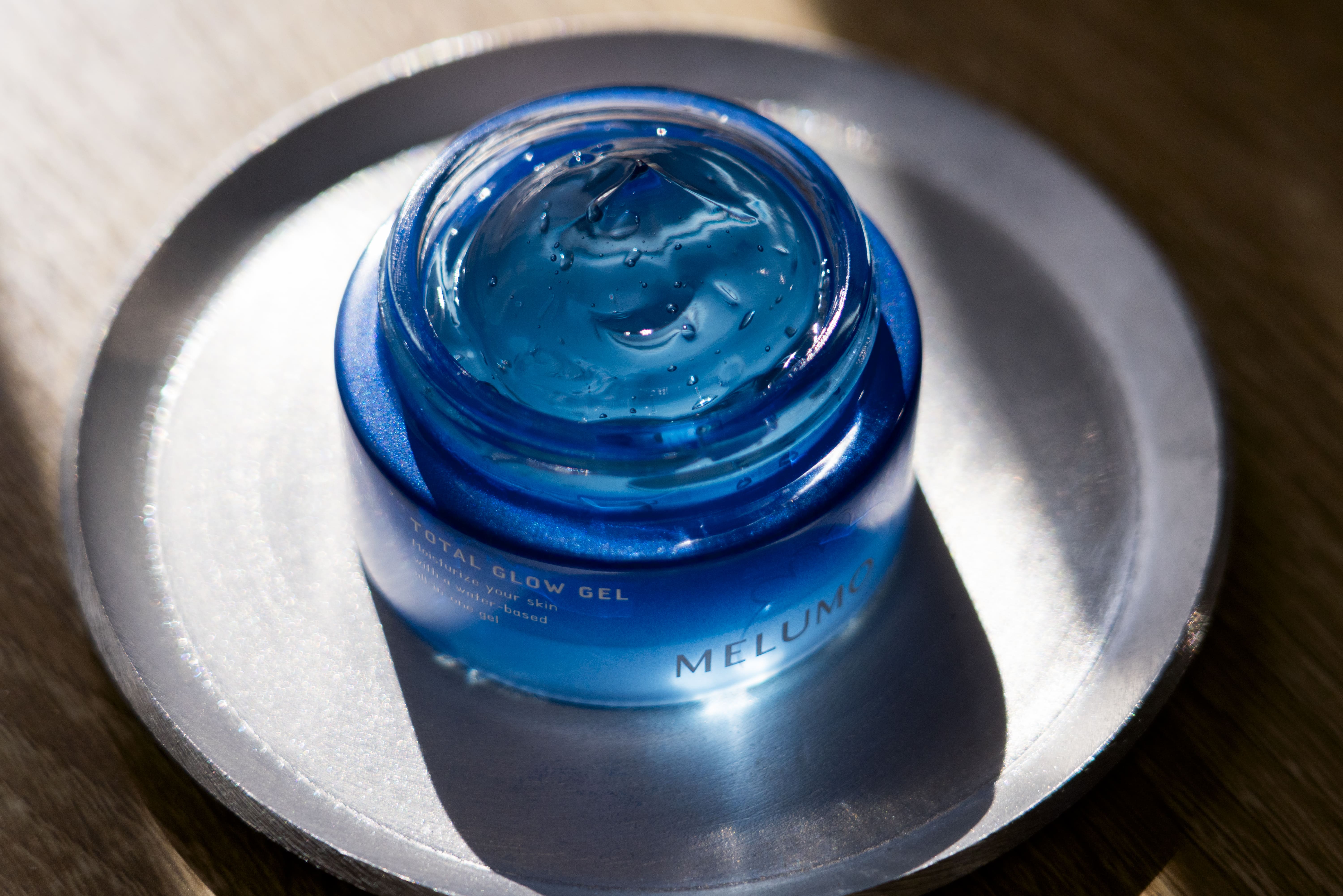 合成着色料なしの自然由来なのに青い!?　みずみずしい透明感を叶える化粧品が応援購入サービス「Makuake 」で先行発売