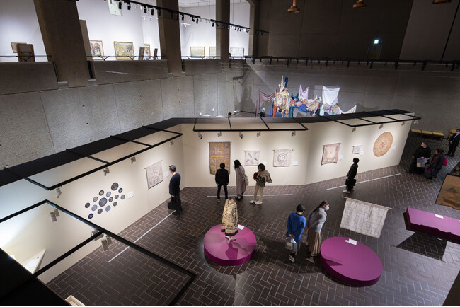 上野アーティストプロジェクト2025「刺繍―針がすくいだす世界」11月18日より東京都美術館で好評開催中！同時開催「刺繍がうまれるとき―東京都コレクションにみる日本近現代の糸と針と布による造形」