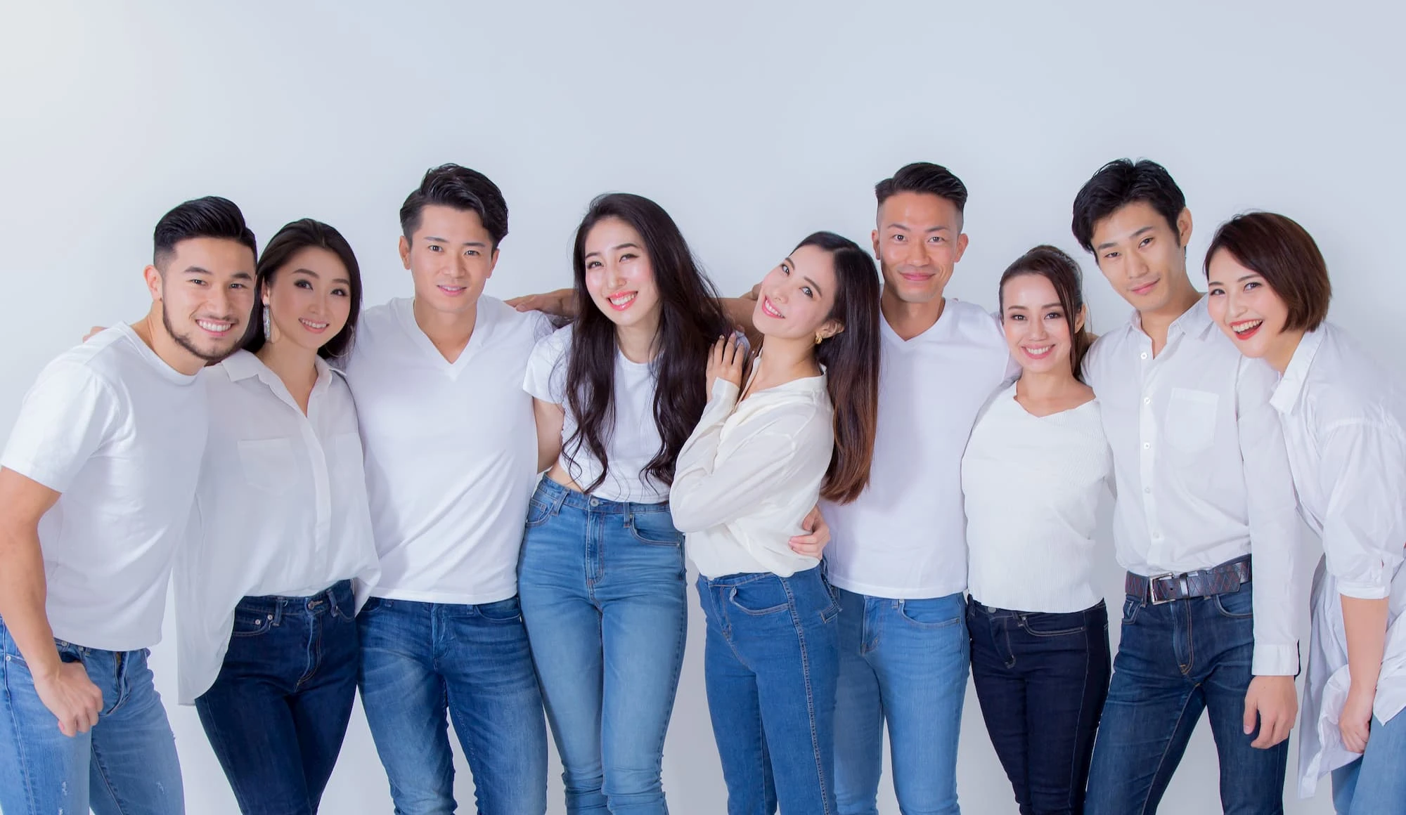 「Made in Japanで社会を良くしたい」という想いを持った10名のミス、ミスター、ミセス世界大会代表者が「M3 LOTION」をプロデュース。 売上の一部をパンデミック拡大防止支援に充当