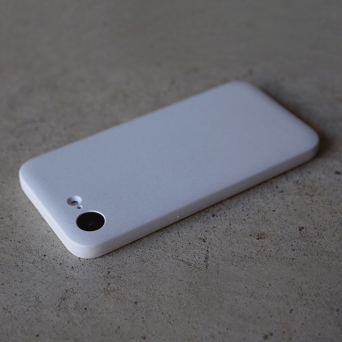 ミニマルデザイン×MagSafe、薄型軽量16g『MYNUS iPhone 16e MAGCASE』