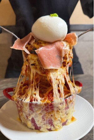 「目の前でとろける『ブラータチーズのボルケーノパスタ』が登場！中目黒の人気店が仕掛ける体験型イタリアン」
