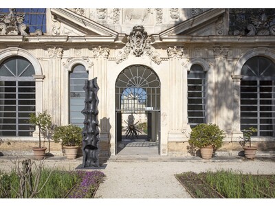 フェンディ、「ジュゼッペ・ペノーネ ユニバーサル ジェスチャー」展を支援