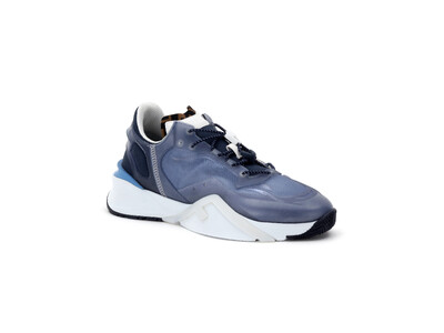 フェンディ 2023年春夏コレクションから、人気スニーカー「フェンディ フロー」の新色が登場！