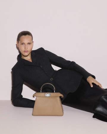 フェンディ、メゾンのクラフツマンシップが光るアイコンバッグ「ピーカブー」の新作を発売！