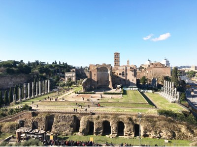フェンディ、カール・ラガーフェルドと都市ローマとの絆を称え、ウエヌスとローマ神殿の修復、およびパラティーノの丘での壮大なイベント開催を発表！