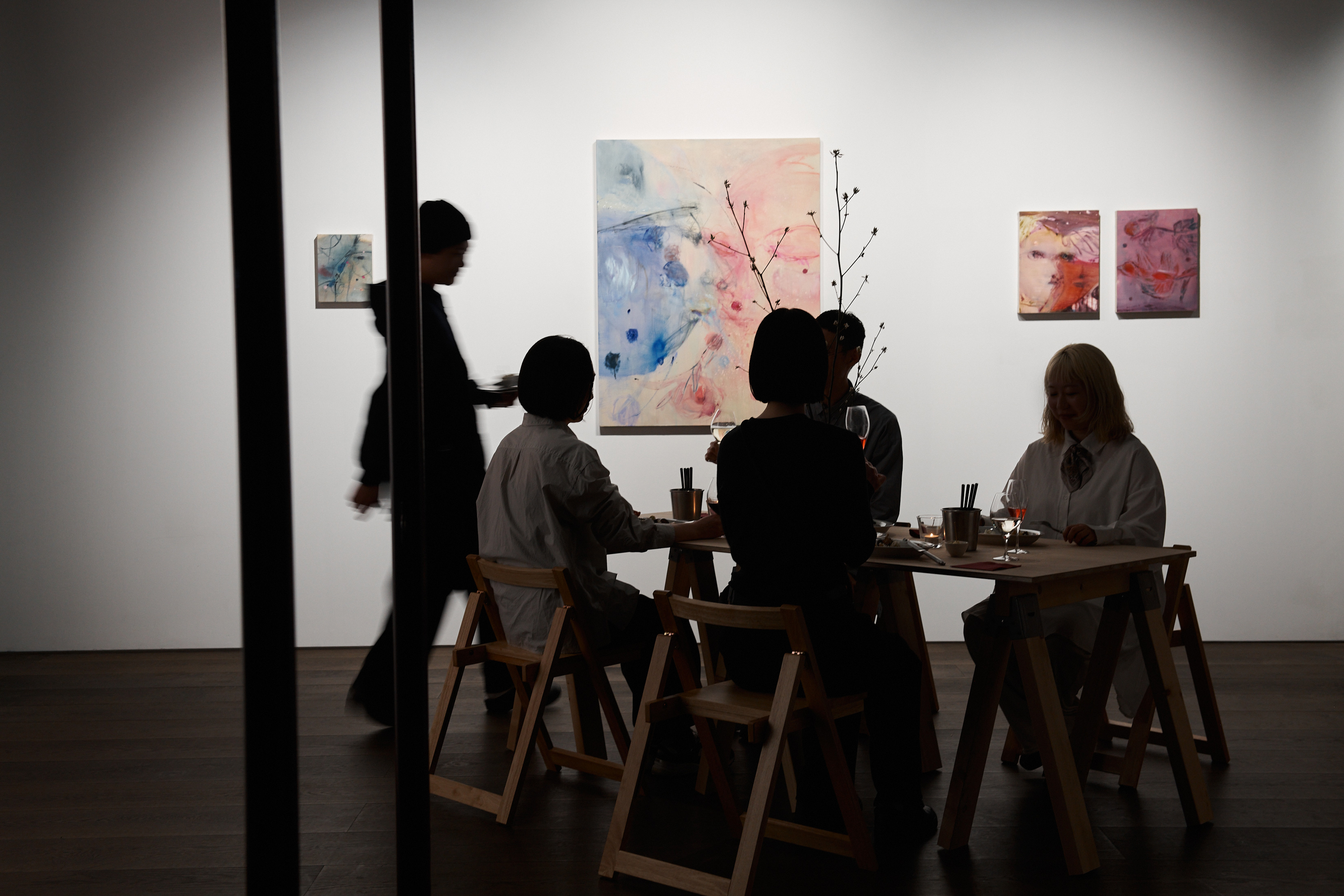 アートギャラリーの真ん中で味わう1日1組限定のディナーコース「The Atelier Table」がスタート（Gallery & Restaurant 舞台裏／麻布台ヒルズ）