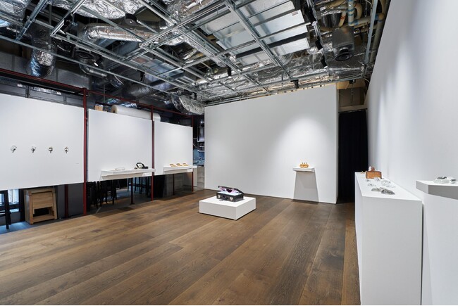 宮永愛子個展「万寿の園」をGallery & Restaurant 舞台裏（麻布台ヒルズ内）で開催中