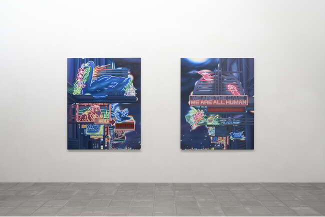杉田万智による新作個展「灯火」を京橋「Gallery & Bakery Tokyo ８分」にて開催中。「風景の欠片」をテーマにネオンの光を描く油画作品に加え、新たな表現として立体作品も発表